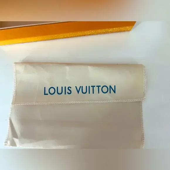 EUC Louis Vuitton 25mm reversible belt (black/brown logo)